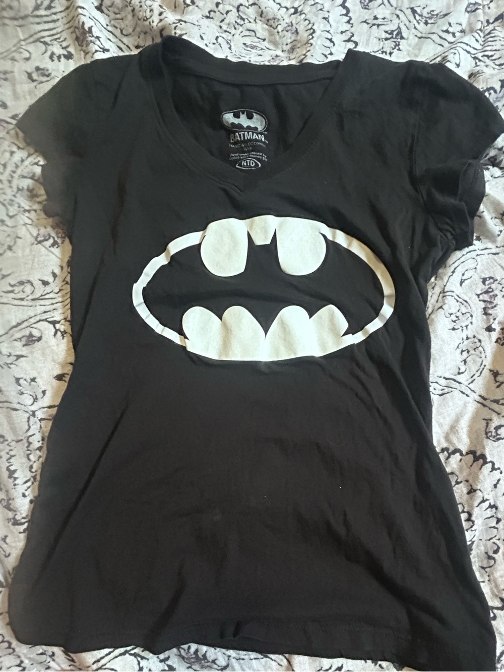 Batman Logo DC Comics y2k Black Graphic Tee T-shirt V-neck 100% cotton